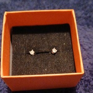 Brand New Classic Clear Moissanite Stud Earrings - Silver Tone